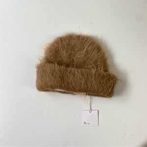 Maria Stanley Fuzzy Alpaca Knit Beanie
NWT lovely hat